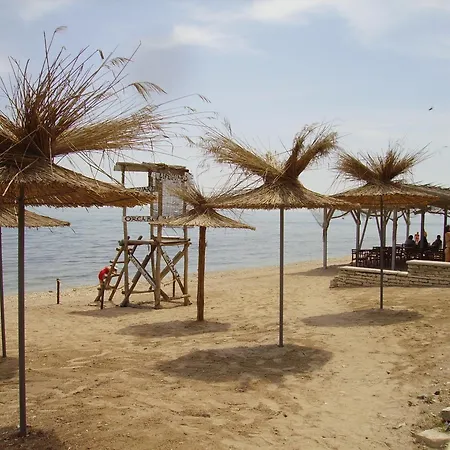 Golf Coast Boutique With Sea View דירה