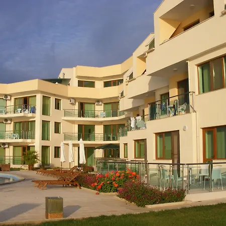 Golf Coast Boutique With Sea View Апартамент