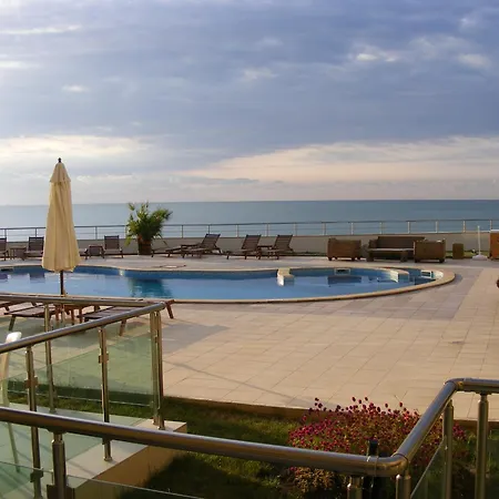 Апартамент Golf Coast Boutique With Sea View
