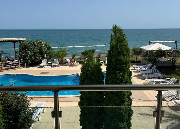 Golf Coast Boutique With Sea View Apartmán